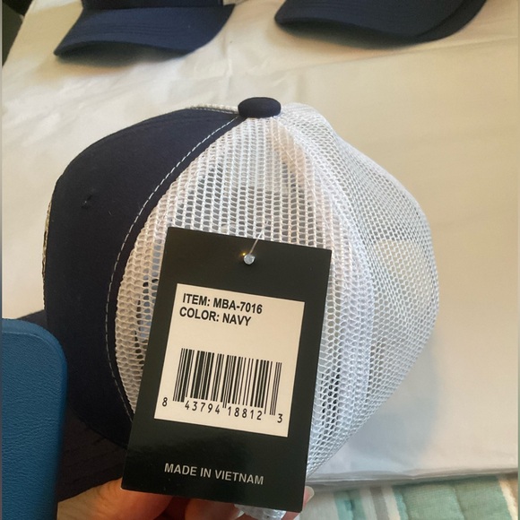 Fashion City - Men's HOOKED Patch Embroidered Baseball Cap with Meshed Back - Picture 4 of 6